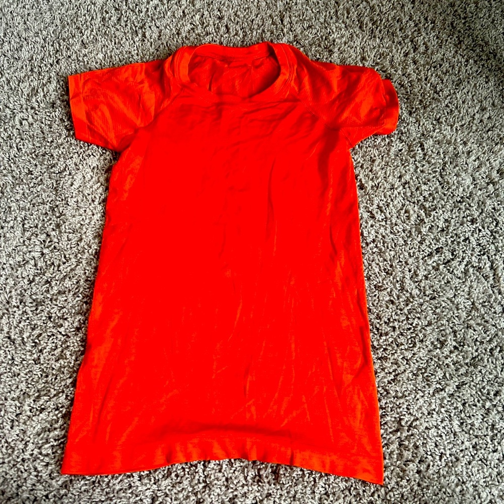 Lululemon swiftly shirt 2.0!! Size 6!